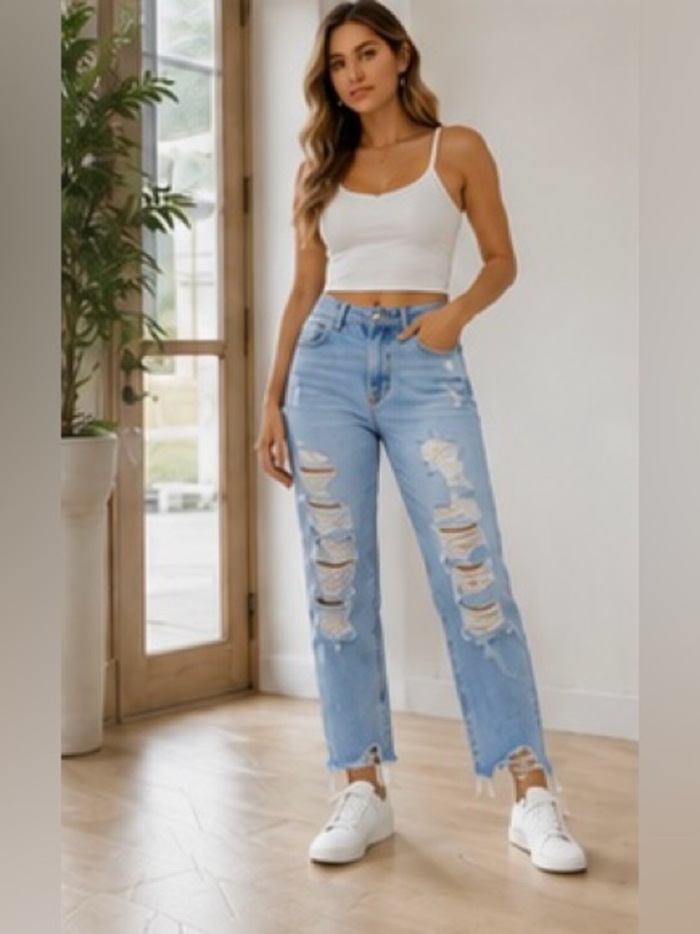 American Eagle Size 2 Short Light Wash Distressed Ripped Stretch Jeans - Picture 5 of 12